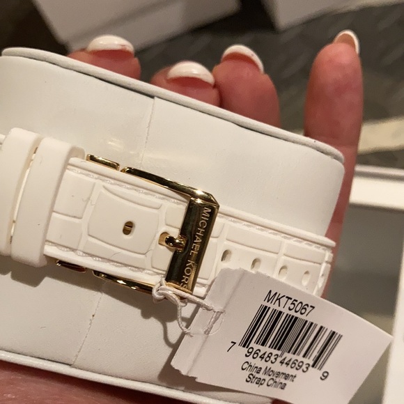 NWT Michael kors MKT5067 smart watch - Picture 4 of 6